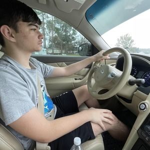 Meet your Posher, Leslie